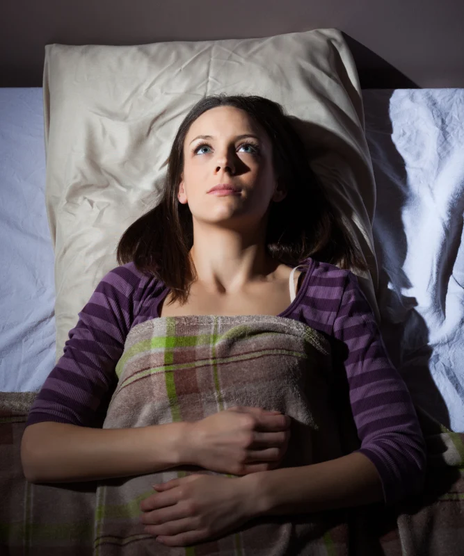 Retrouver le sommeil quand les pensées tournent en boucle